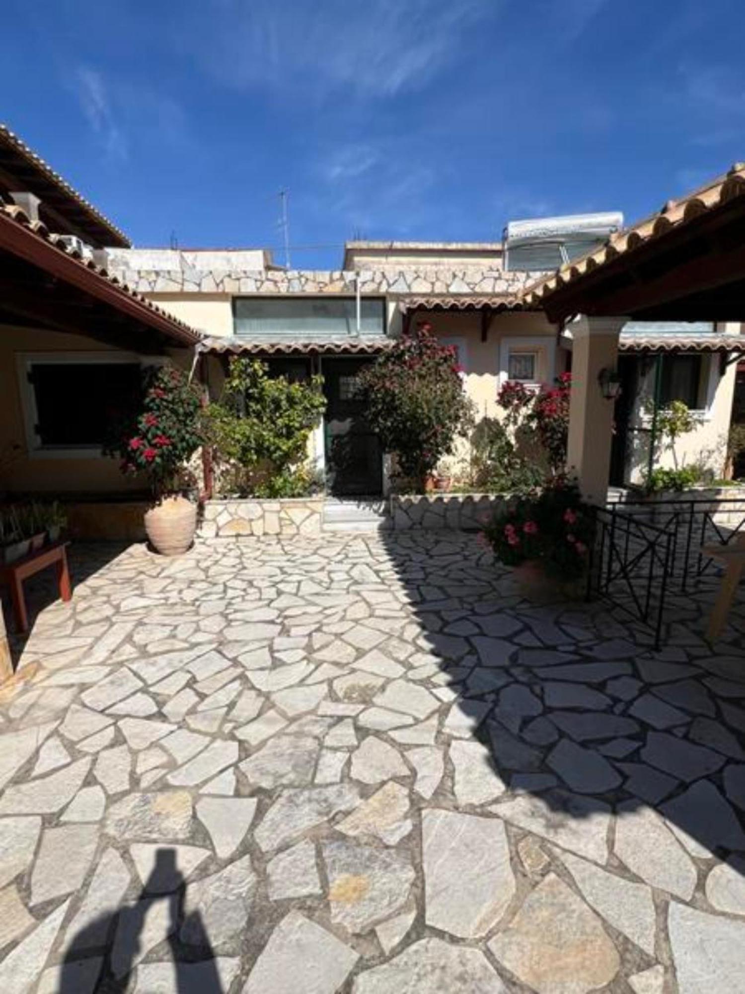 Trident Studios And Apartments Kavos Luaran gambar