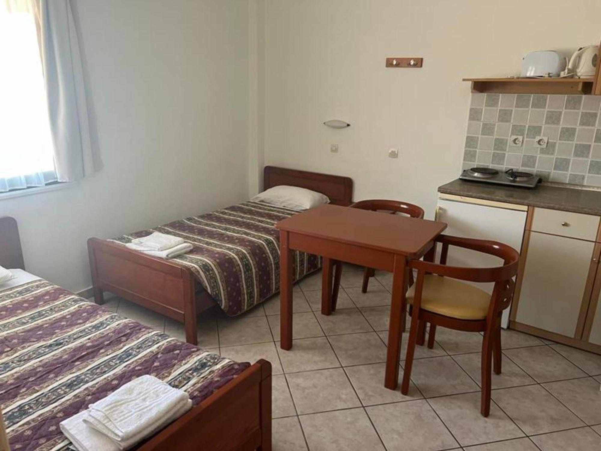 Trident Studios And Apartments Kavos Luaran gambar